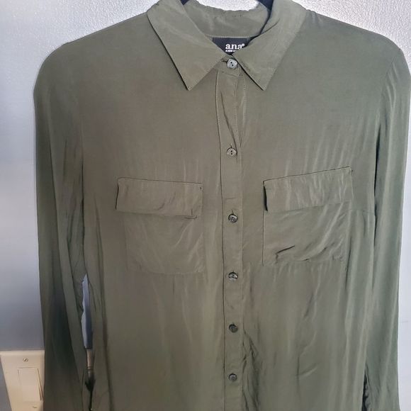 A.n.a Green button up top xs - Picture 3 of 12